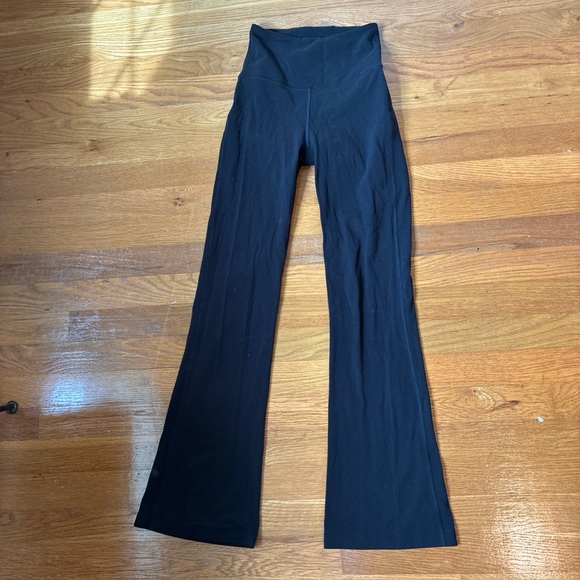Lululemon Groove Nulu Super-High-Rise Flared Pant Regular size 2 short black - Picture 1 of 3